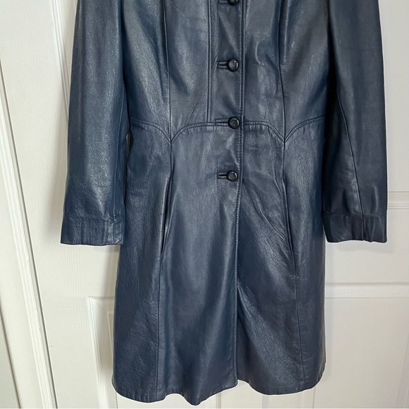 *VINTAGE C. 1970s NAVY BLUE LEATHER COAT - Picture 8 of 17